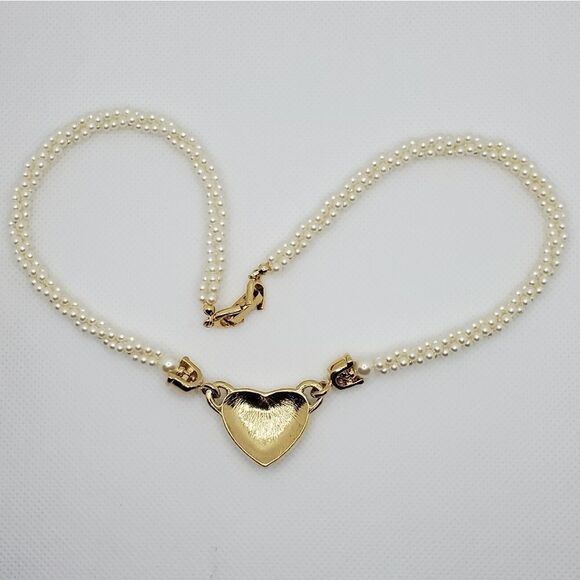 Beautiful ivory Pearl Necklace With gold tone heart. - Picture 7 of 12
